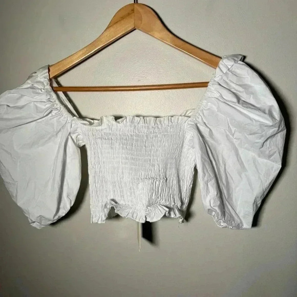 NWT QED LONDON PUFF SLEEVE WHITE CROP TOP S/M - Picture 3 of 6